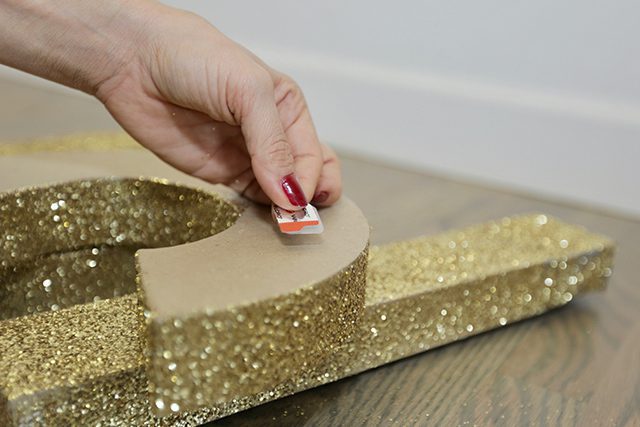 DIY Holiday Decor with Sabrina Soto and VELCRO® Brand HANGables™ Removable Wall Fasteners