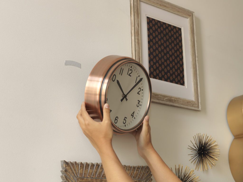 hangables wall fasteners used to hang up clock to wall with no nails