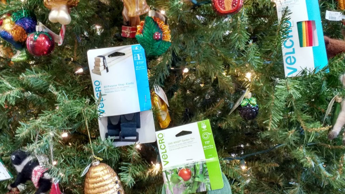 Chrsitmas tree with VELCRO® Brand Garden Products
