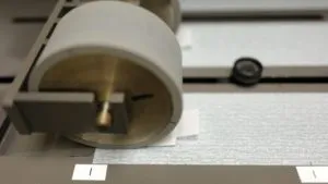 Máy cuộn xuống được sử dụng để thử nghiệm trong sản xuất tã giấy