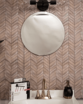 How to hang a frameless mirror: bathroom space