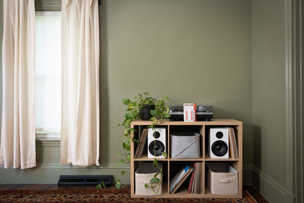 How to Hang Vinyl Records on the Wall before