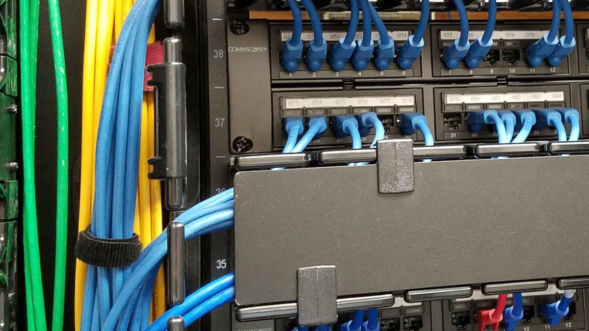 Horizontal and vertical cable management